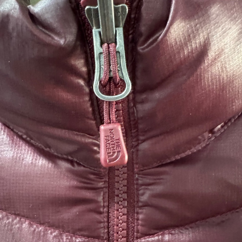 NORTH FACE WOMENS EXTRA SMALL MAROON JACKET - Picture 3 of 12